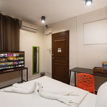 Homey And Cozey Poblacion Makati S06