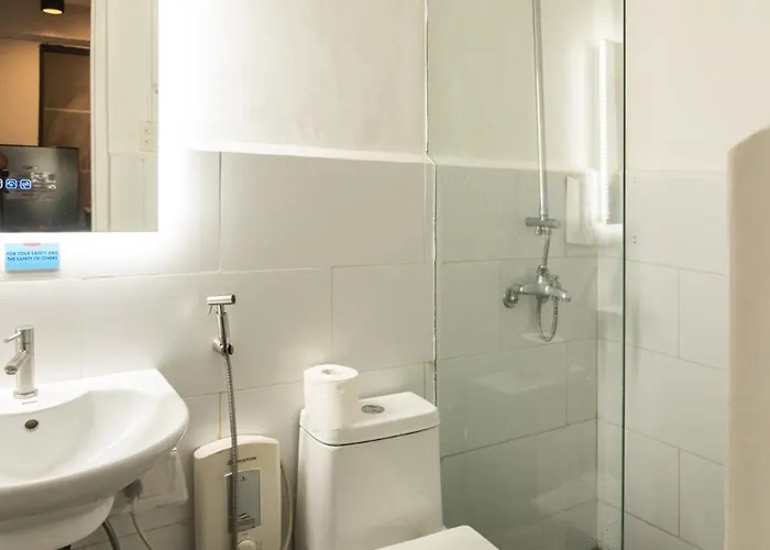 Homey And Cozey Poblacion Makati S06 Homestay