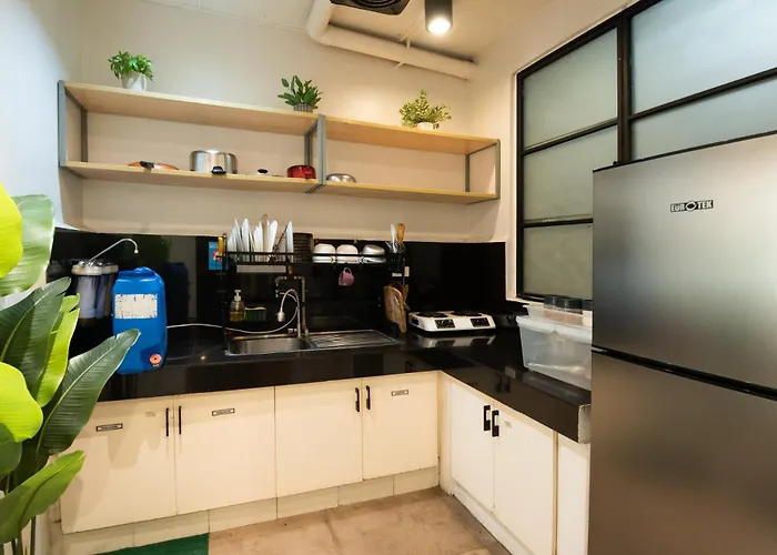 Homestay Homey And Cozey Poblacion Makati S06 *
